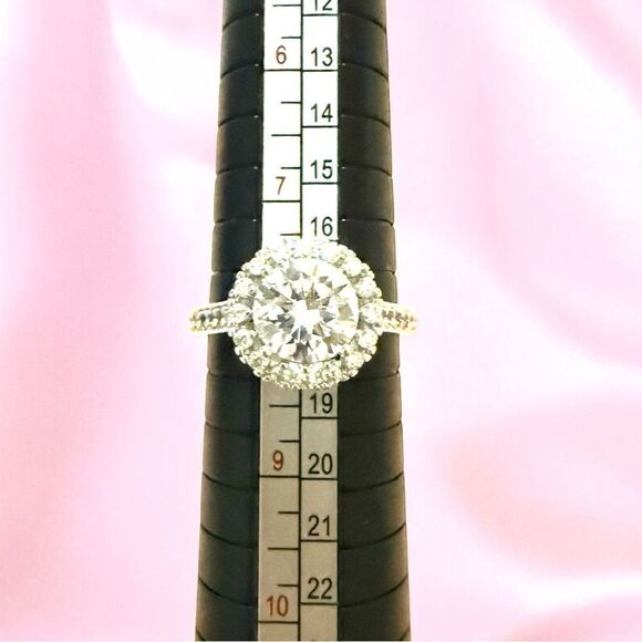 Stella & Dot Elina Halo Ring Size 8 CZ - Picture 3 of 7